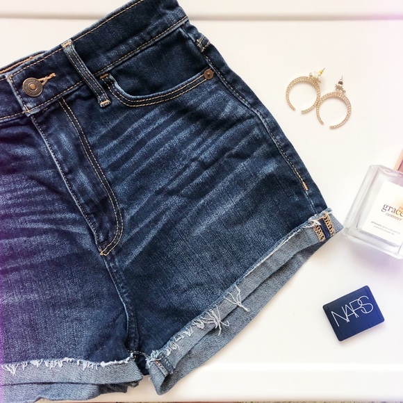Abercrombie & Fitch Pants - Abercrombie High-waisted shorts
